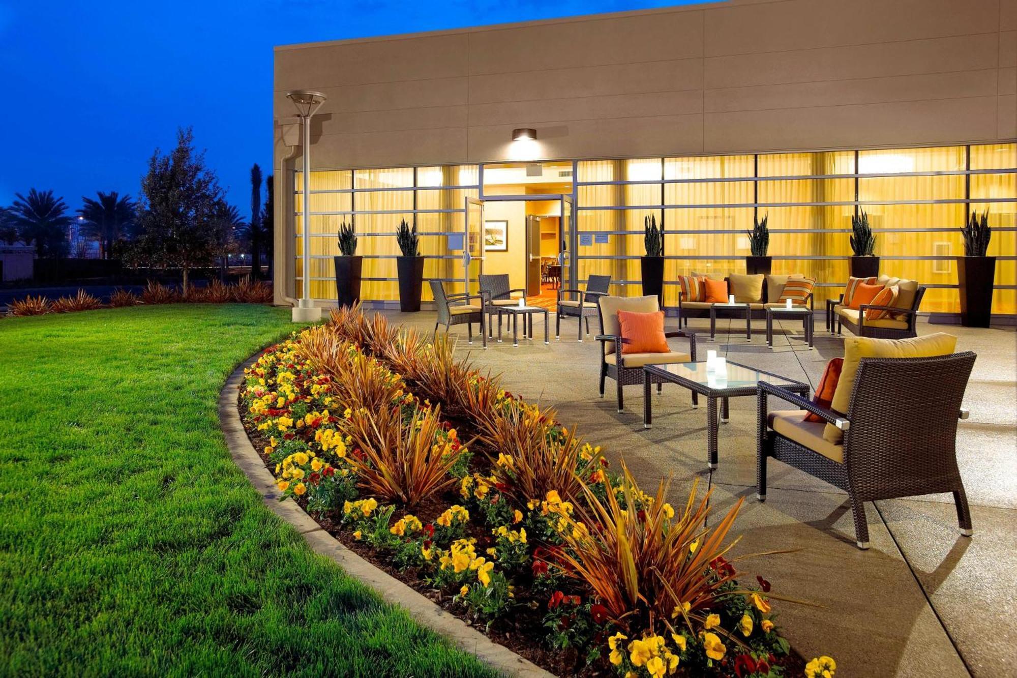 Courtyard Long Beach Airport Esterno foto
